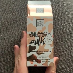 Glow milk highlighter